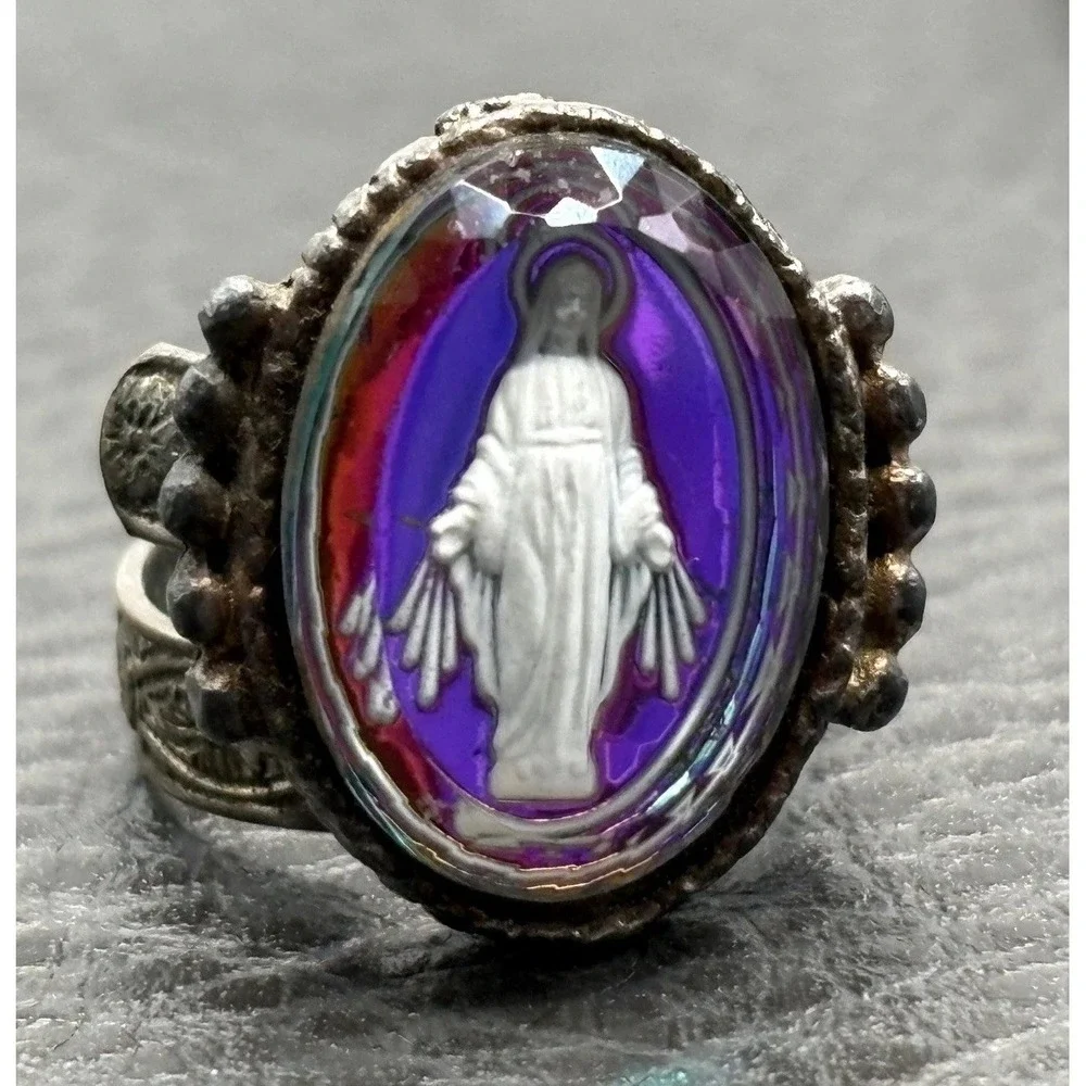 Vintage Virgin Mary Miraculous Medal Glass Cameo Iridescent Ring Silver Tone